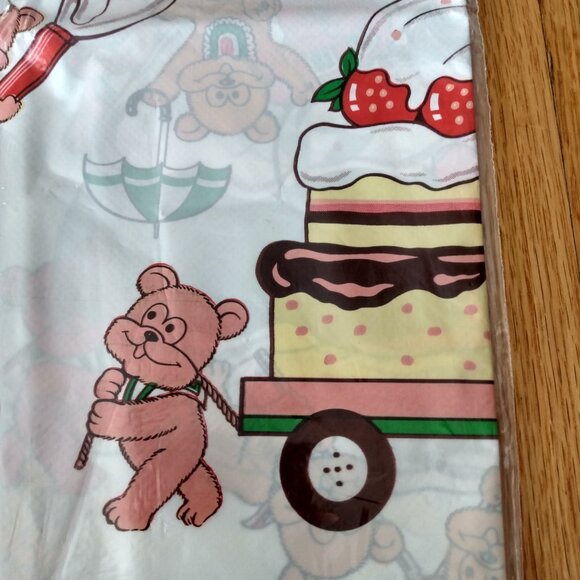 Vintage Plastic Tablecloth Bears Dessert 54x72 Woolworth's NIP Made in Hong Kong - Picture 4 of 13